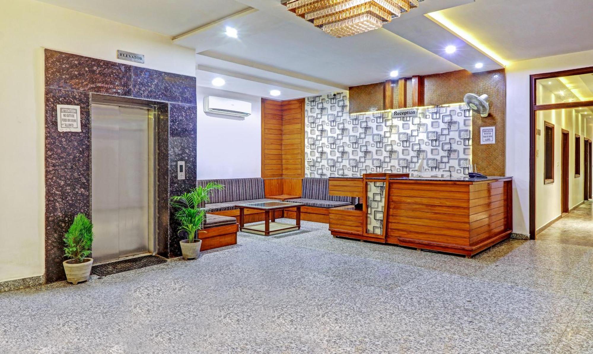 Hotel Castle View Агра Екстериор снимка