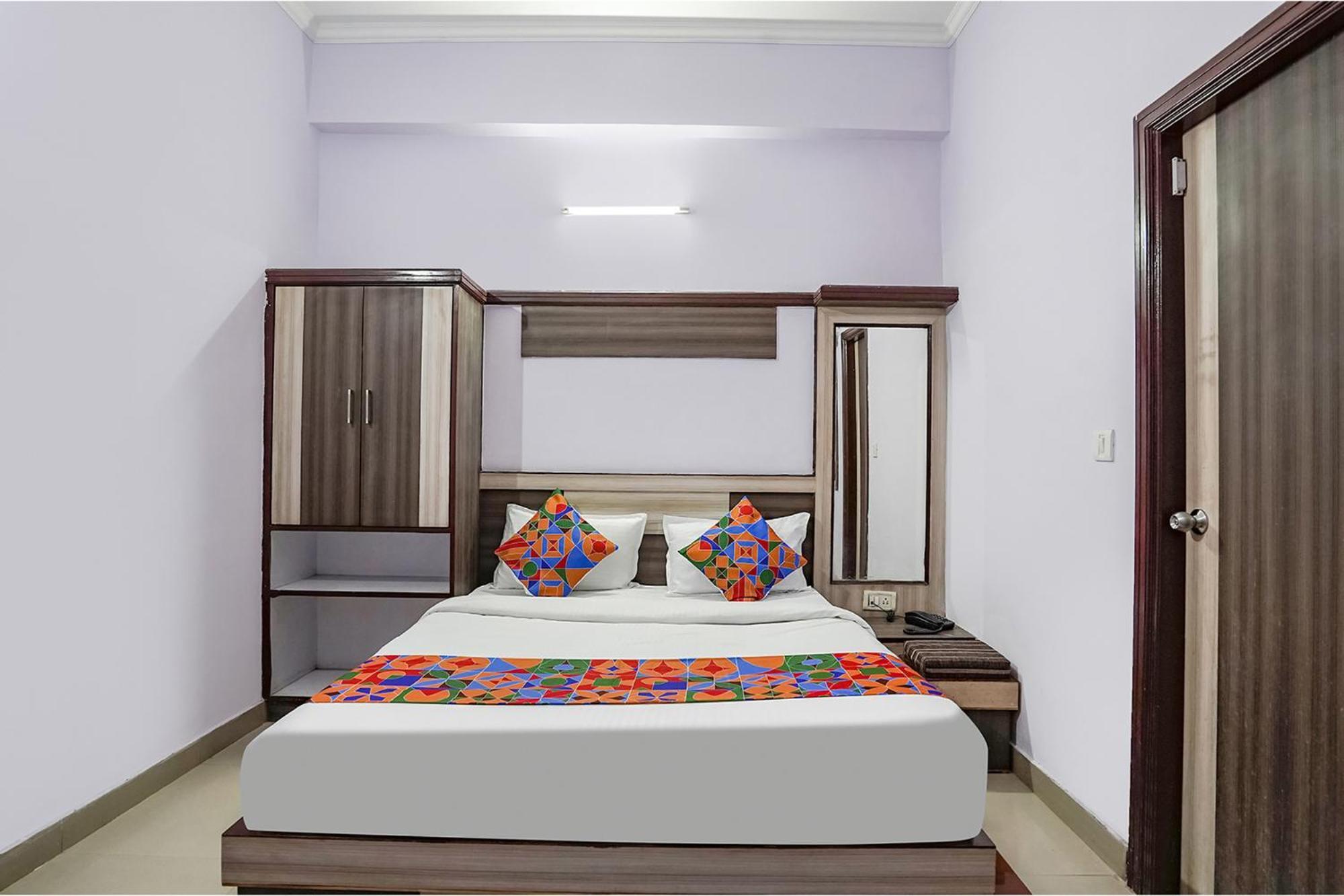 Hotel Castle View Агра Екстериор снимка